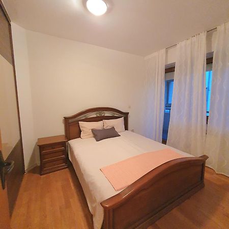 3 Bedroom Home With Parking Garage In The Heart Of Skopje Exterior foto