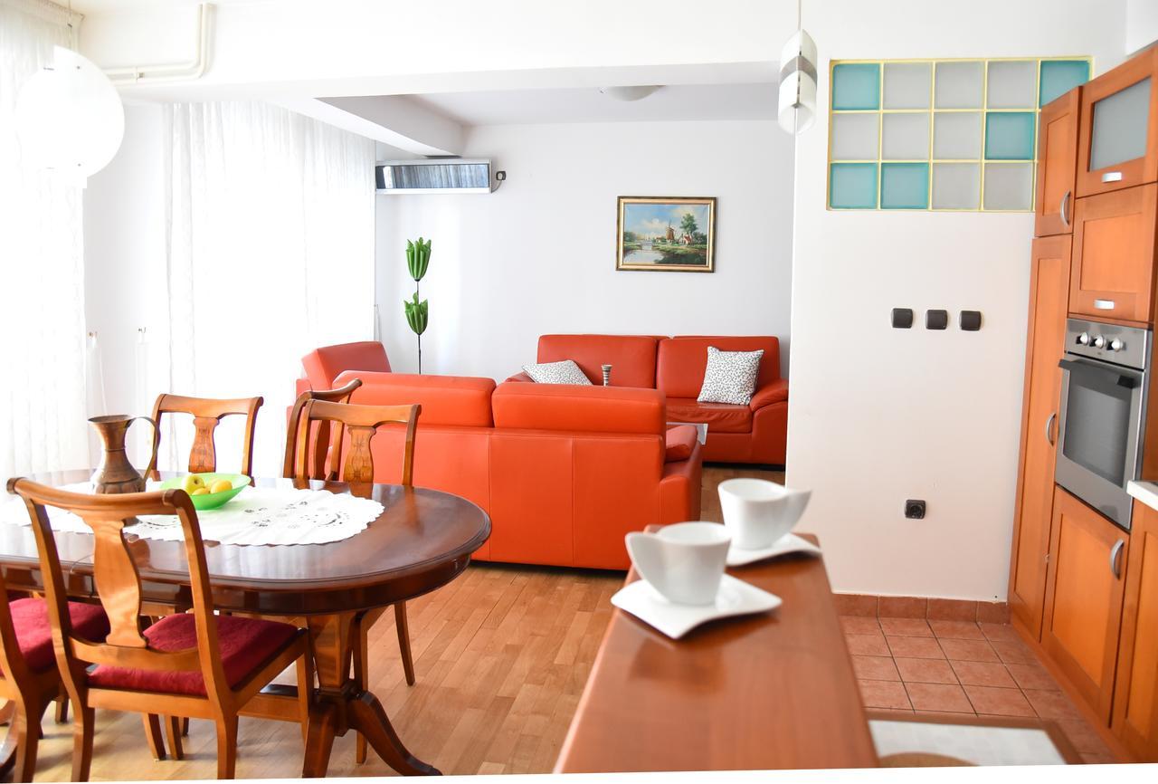 3 Bedroom Home With Parking Garage In The Heart Of Skopje Exterior foto