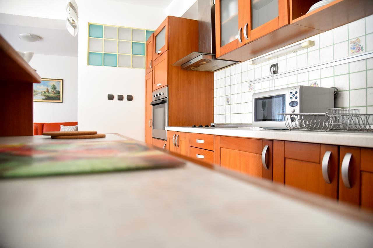 3 Bedroom Home With Parking Garage In The Heart Of Skopje Exterior foto