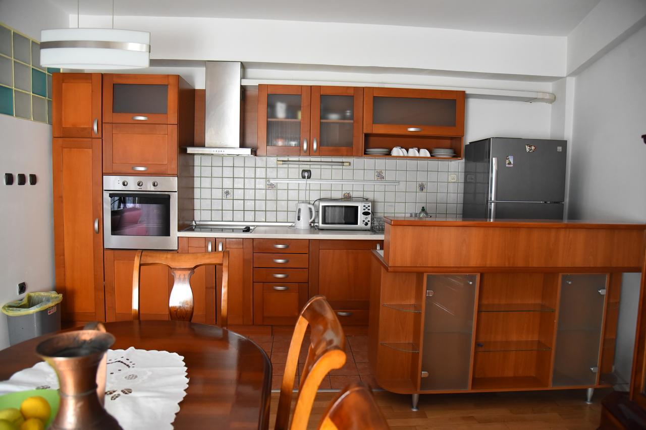 3 Bedroom Home With Parking Garage In The Heart Of Skopje Exterior foto