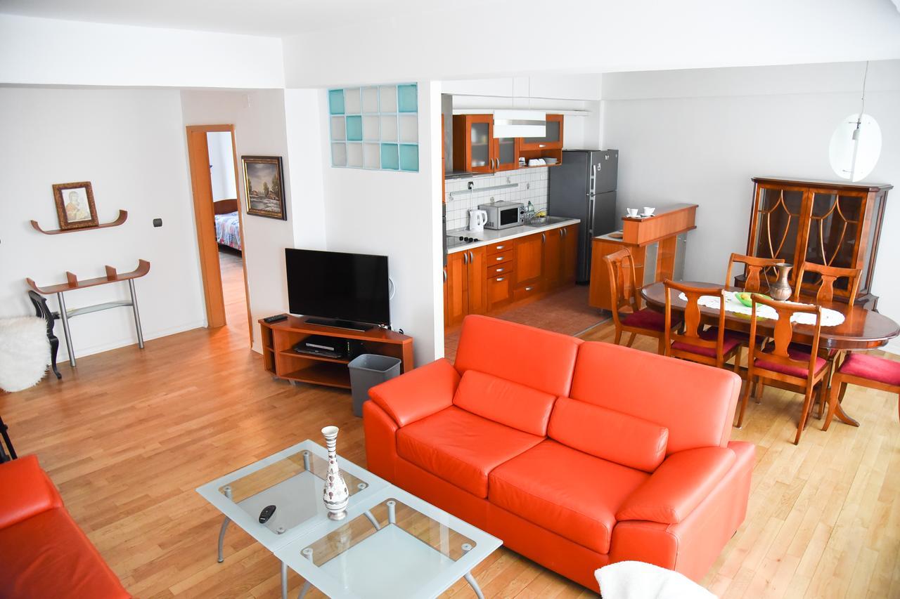 3 Bedroom Home With Parking Garage In The Heart Of Skopje Exterior foto